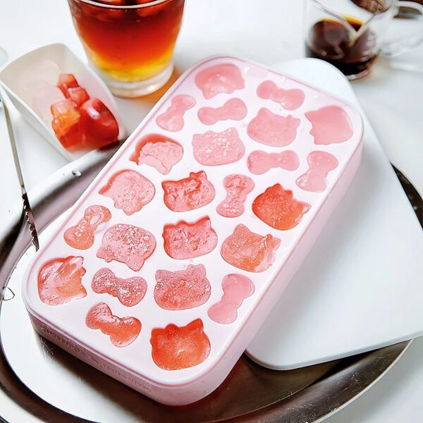 5 Hello Kitty-shaped ice Mold