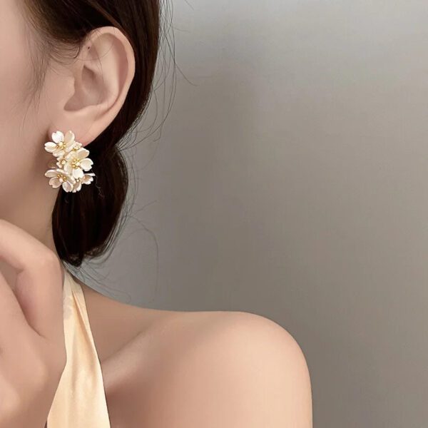 4 White Shell Flower Pearl Hoop Earrings