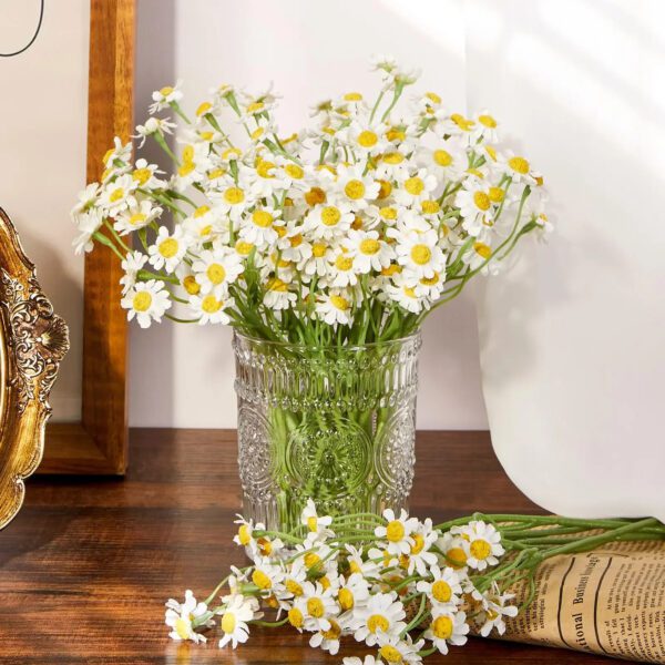4 White Daisy Flowers