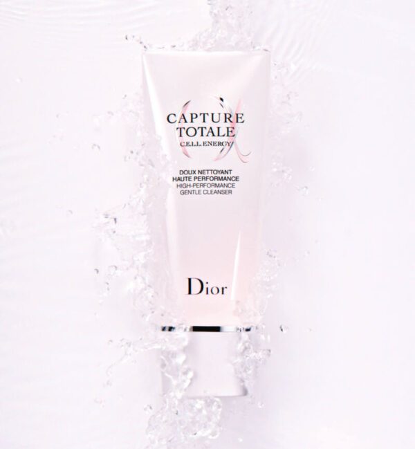 Y0996419_C099600419_E02_GHC DIOR Capture Totale Cleanser