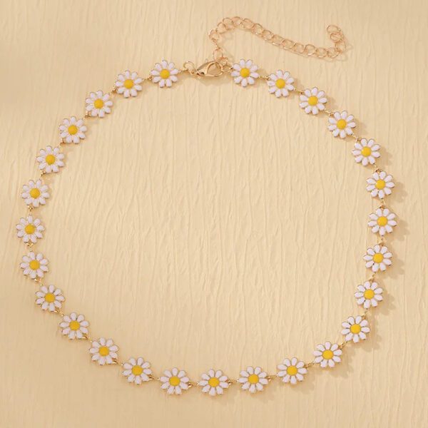 4 Mini Daisy Choker